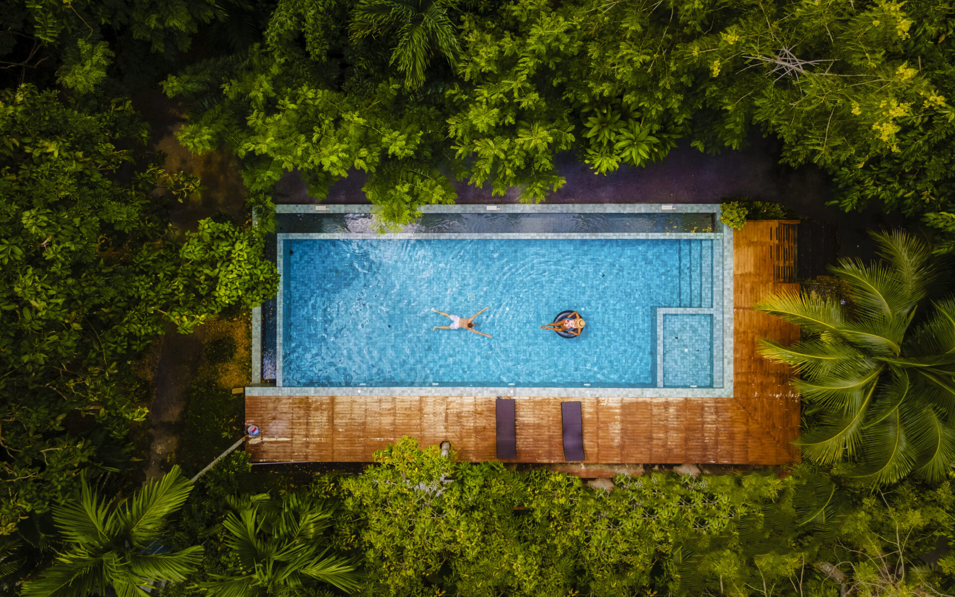 couple-men-and-woman-in-swimming-pool-in-the-jungl-2025-01-09-15-26-06-utc